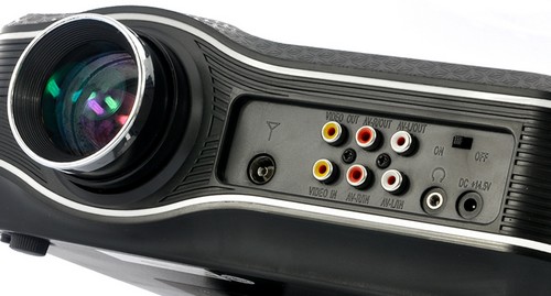 Мультимедийный LED-проектор CVYI-E226 - недорогая модель со встроенным DVD-плеером и дополнительными возможностями
