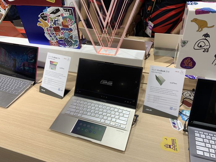 ASUS ZenBook 3 Deluxe (UX490)